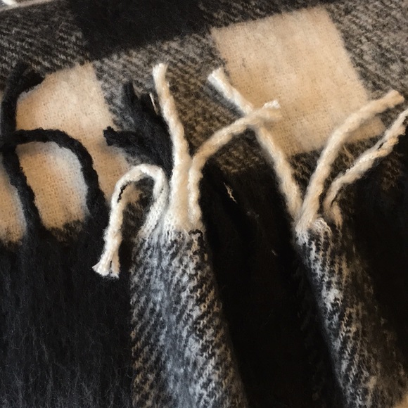Just Jamie Buffalo Plaid Noodle fringe scarf - Picture 6 of 7